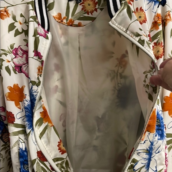 New Look Women's Floral Bomber Jacket - White and Multicolor - Picture 5 of 6